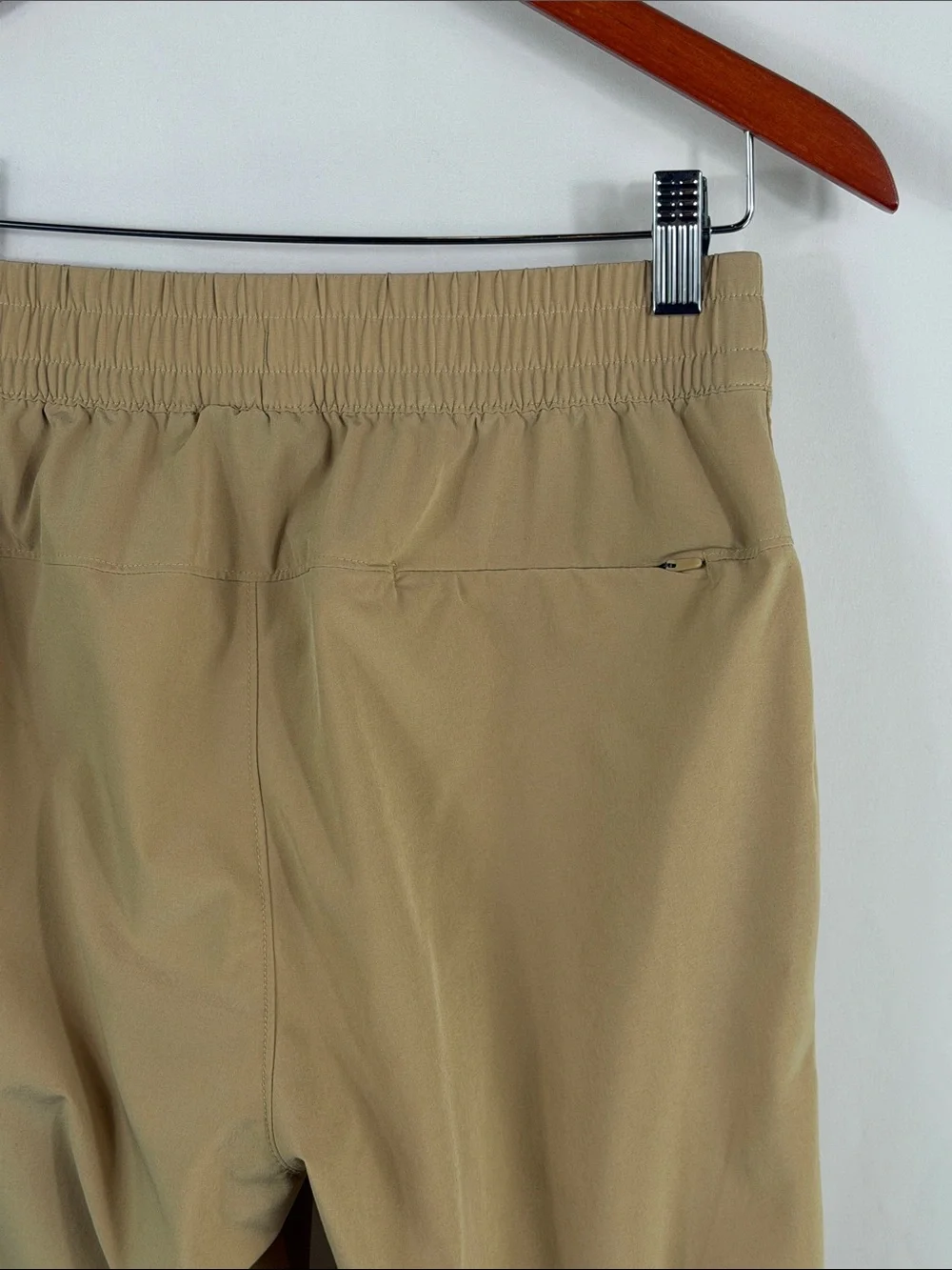 The North Face Khaki/Tan Lightweight Jogger Pants. Womens Size Small. Pockets